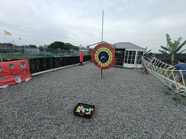 宜蘭縣礁溪鄉柯爺爺農場 | 宜蘭親子景點．近距離接觸小動物．免費變裝打卡趣．寵物友善園區