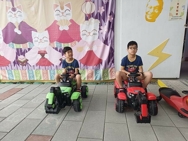 宜蘭縣礁溪鄉柯爺爺農場 | 宜蘭親子景點．近距離接觸小動物．免費變裝打卡趣．寵物友善園區