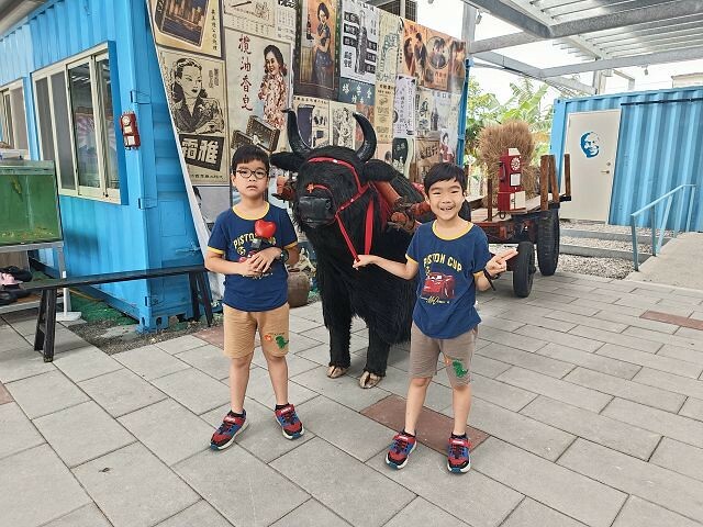 宜蘭縣礁溪鄉柯爺爺農場 | 宜蘭親子景點．近距離接觸小動物．免費變裝打卡趣．寵物友善園區