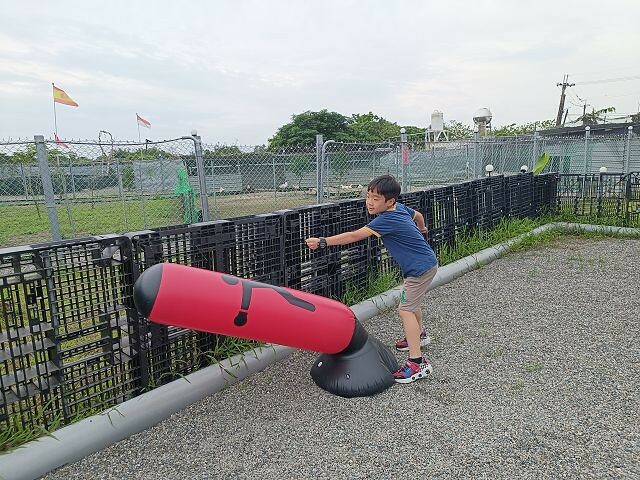 宜蘭縣礁溪鄉柯爺爺農場 | 宜蘭親子景點．近距離接觸小動物．免費變裝打卡趣．寵物友善園區