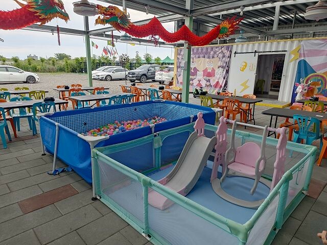 宜蘭縣礁溪鄉柯爺爺農場 | 宜蘭親子景點．近距離接觸小動物．免費變裝打卡趣．寵物友善園區