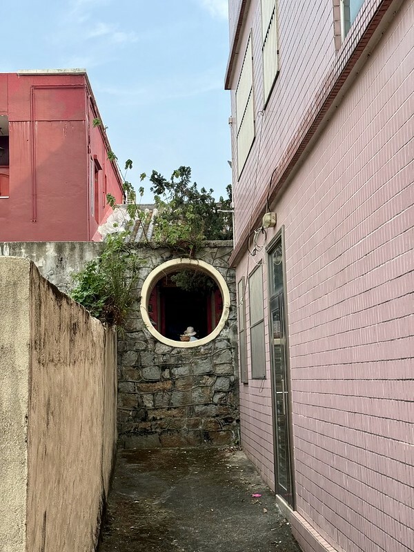 澳門澳門旅遊｜路環散策，遠離喧囂繁華，走入回憶，意外發現熟悉的影視角落。（安德魯蛋撻路環本店、路環聖方濟