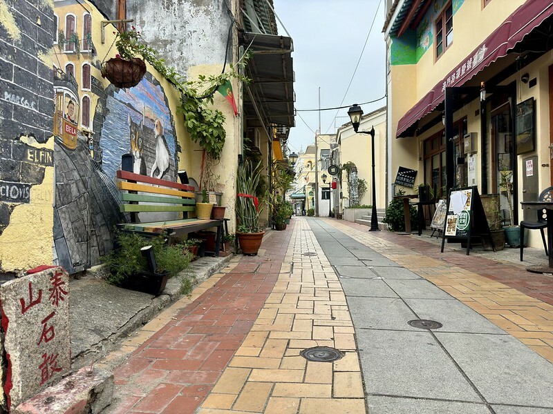 澳門澳門旅遊｜路環散策，遠離喧囂繁華，走入回憶，意外發現熟悉的影視角落。（安德魯蛋撻路環本店、路環聖方濟