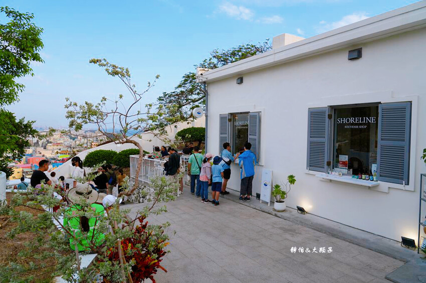 高雄燈塔 ❙ 純白燈塔賞落日、看夜景，越夜越美麗高雄港灣景色