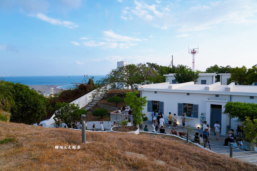 高雄燈塔 ❙ 純白燈塔賞落日、看夜景，越夜越美麗高雄港灣景色