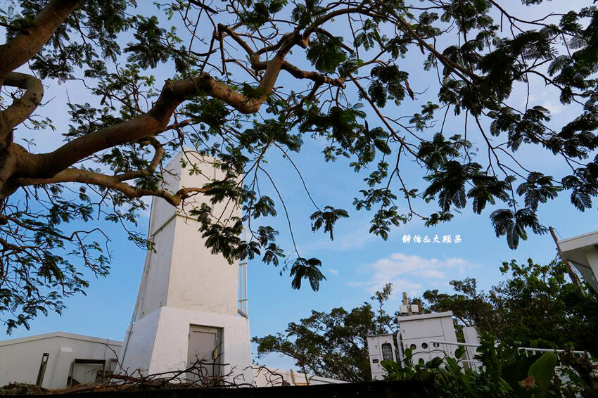 高雄燈塔 ❙ 純白燈塔賞落日、看夜景，越夜越美麗高雄港灣景色