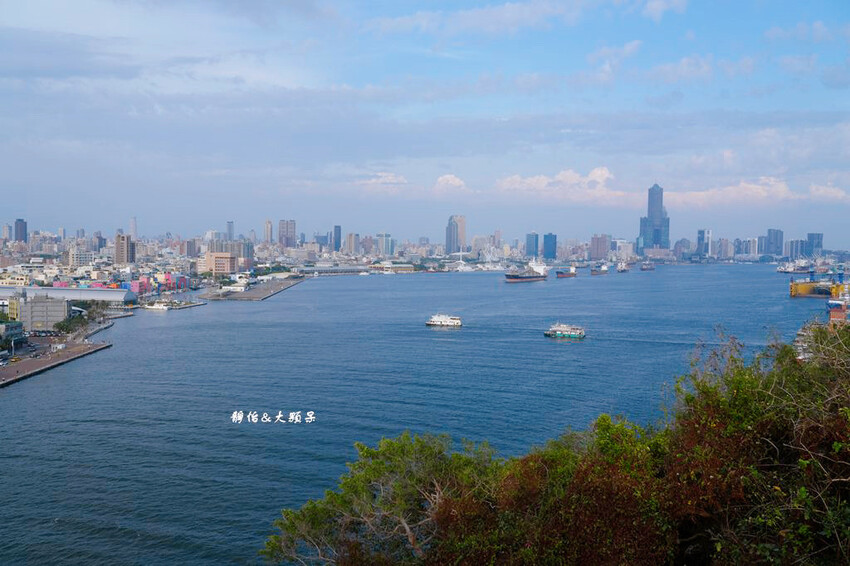 高雄燈塔 ❙ 純白燈塔賞落日、看夜景，越夜越美麗高雄港灣景色