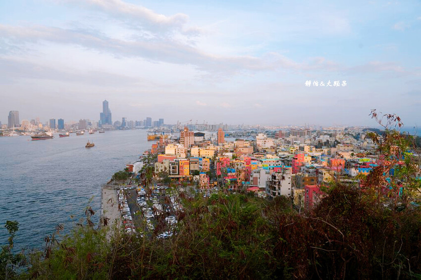 高雄燈塔 ❙ 純白燈塔賞落日、看夜景，越夜越美麗高雄港灣景色