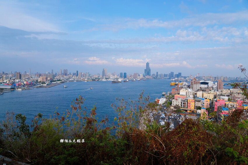 高雄燈塔 ❙ 純白燈塔賞落日、看夜景，越夜越美麗高雄港灣景色