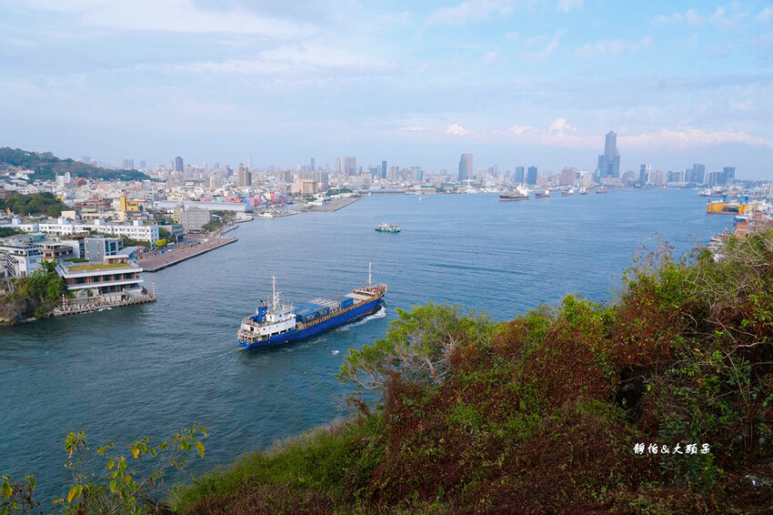 高雄燈塔 ❙ 純白燈塔賞落日、看夜景，越夜越美麗高雄港灣景色