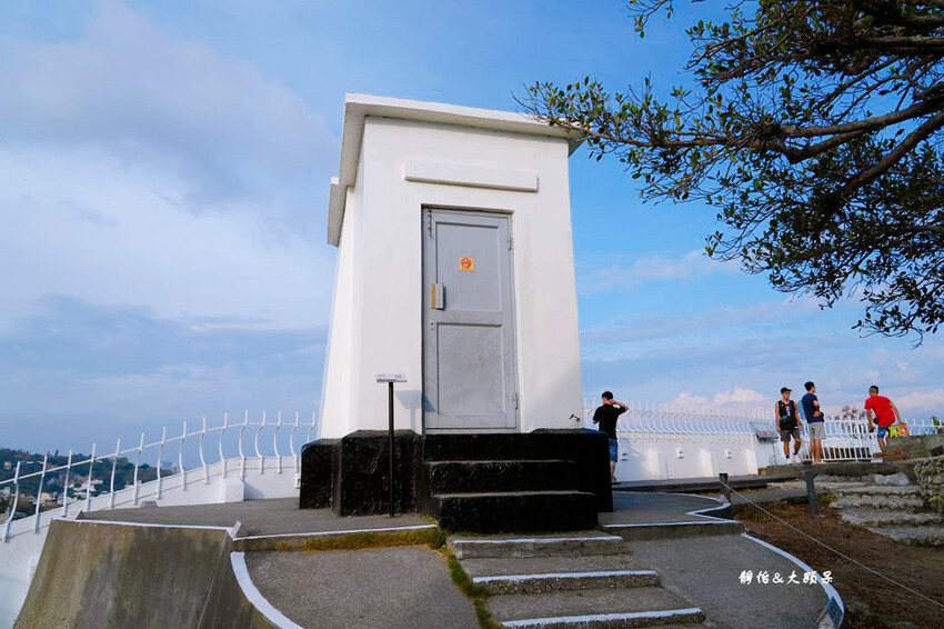 高雄燈塔 ❙ 純白燈塔賞落日、看夜景，越夜越美麗高雄港灣景色
