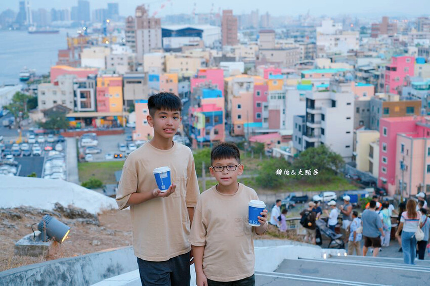 高雄燈塔 ❙ 純白燈塔賞落日、看夜景，越夜越美麗高雄港灣景色