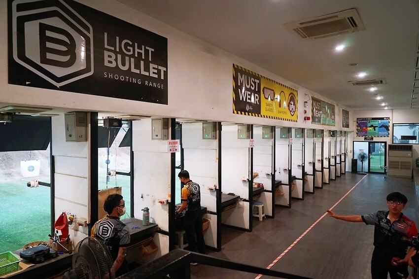 泰國芭達雅必玩景點 | Light Bullet Shooting Range 亞洲超大型真槍實彈射擊場地，安全又刺激絕對不能錯過的體驗！！