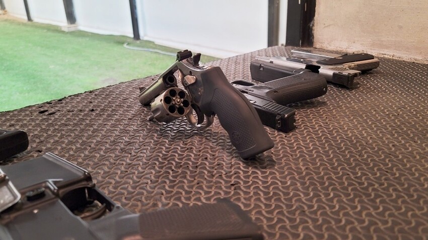 泰國芭達雅必玩景點 | Light Bullet Shooting Range 亞洲超大型真槍實彈射擊場地，安全又刺激絕對不能錯過的體驗！！