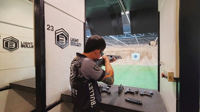 泰國芭達雅必玩景點 | Light Bullet Shooting Range 亞洲超大型真槍實彈射擊場地，安全又刺激絕對不能錯過的體驗！！