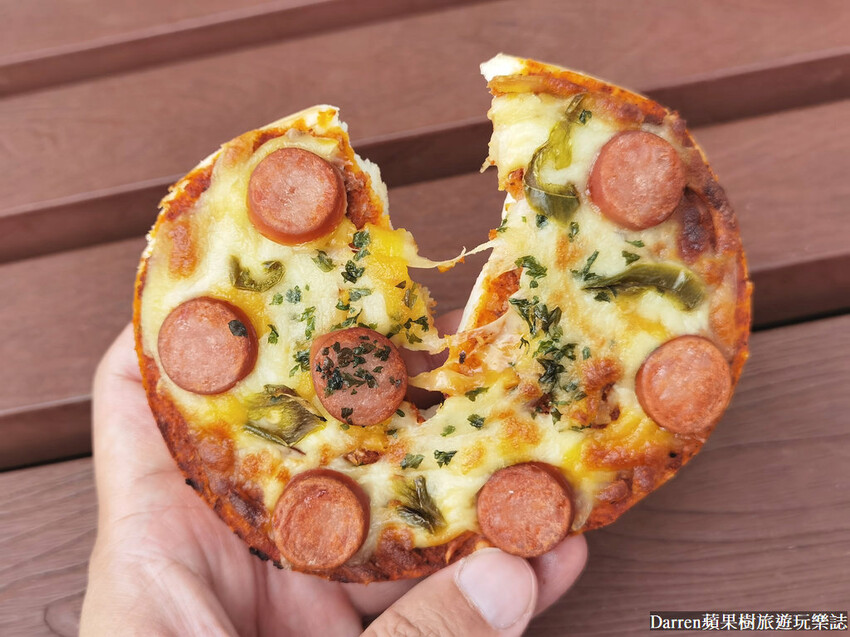 一口馬可貝果披薩,起司貝果7-11價錢,7-11美食推薦,7-11微波食品推薦,7-11食物推薦,7-11微波食品推薦dcard,7-11微波冷凍食品,711貝果,德式辣腸貝果披薩,照燒章魚貝果披薩,青醬菇菇貝果披薩