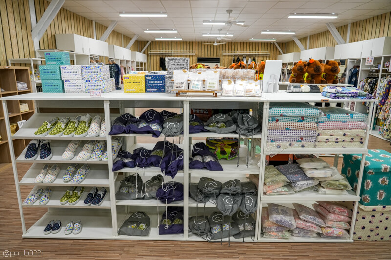 新竹香山｜廢物媽媽育兒農場．全園區採網路預約制！零距離可愛動物餵食，水豚君、梅花鹿、黑鼻羊、浣熊等～