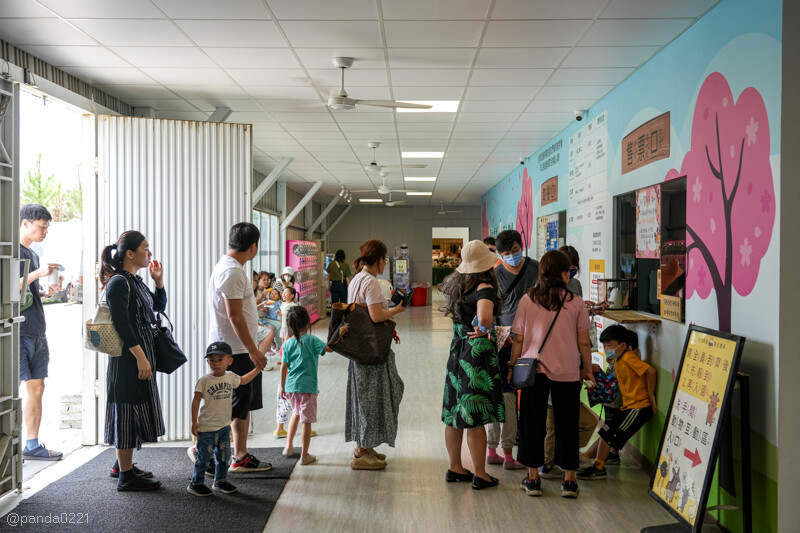 新竹香山｜廢物媽媽育兒農場．全園區採網路預約制！零距離可愛動物餵食，水豚君、梅花鹿、黑鼻羊、浣熊等～