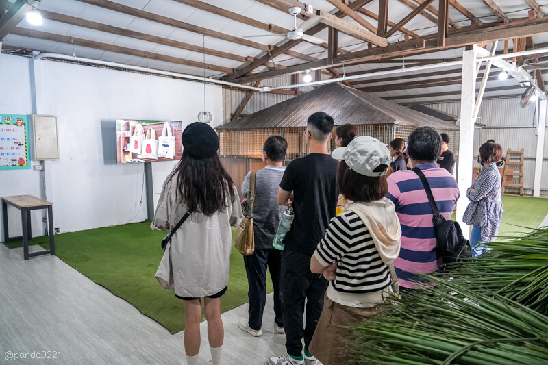 新竹香山｜廢物媽媽育兒農場．全園區採網路預約制！零距離可愛動物餵食，水豚君、梅花鹿、黑鼻羊、浣熊等～