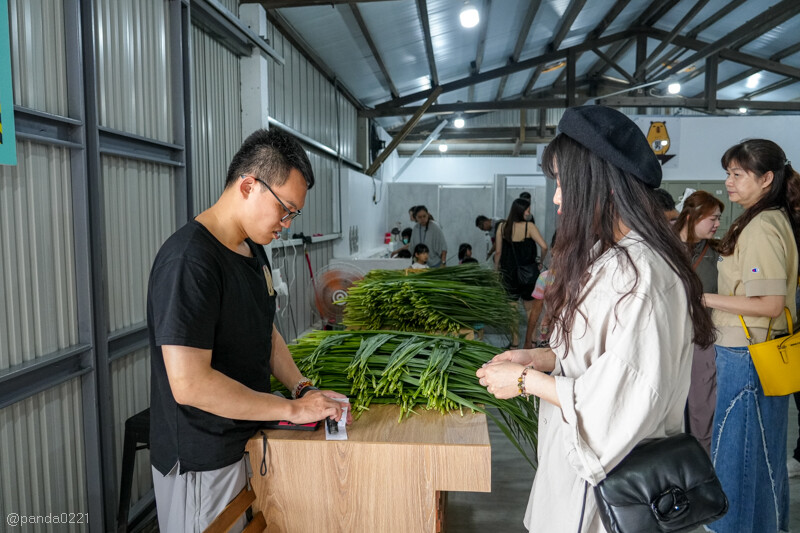 新竹香山｜廢物媽媽育兒農場．全園區採網路預約制！零距離可愛動物餵食，水豚君、梅花鹿、黑鼻羊、浣熊等～