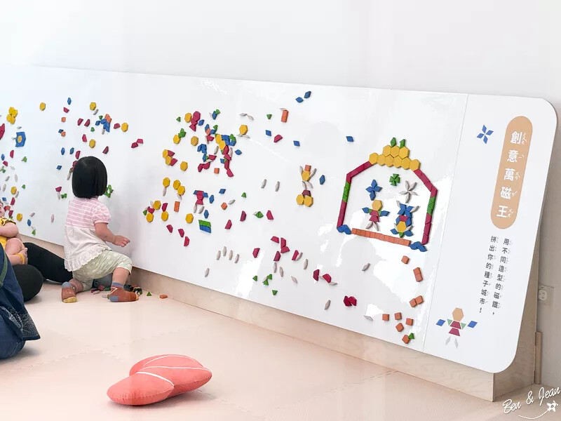 桃園市中壢區桃園市兒童美術館》全台最美的兒童美術館，以當代藝術為主題，純白色斜頂山丘好吸睛