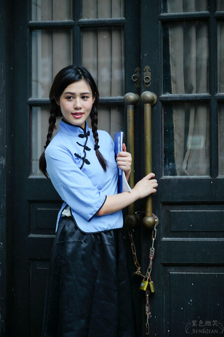 中國重慶景點旅遊推薦》兩江國際影視城，民國街以民國歷史、巴渝特色為主題的老重慶特色街區，換裝拍照也很有趣