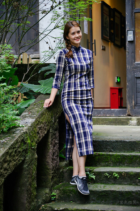 中國重慶景點旅遊推薦》兩江國際影視城，民國街以民國歷史、巴渝特色為主題的老重慶特色街區，換裝拍照也很有趣