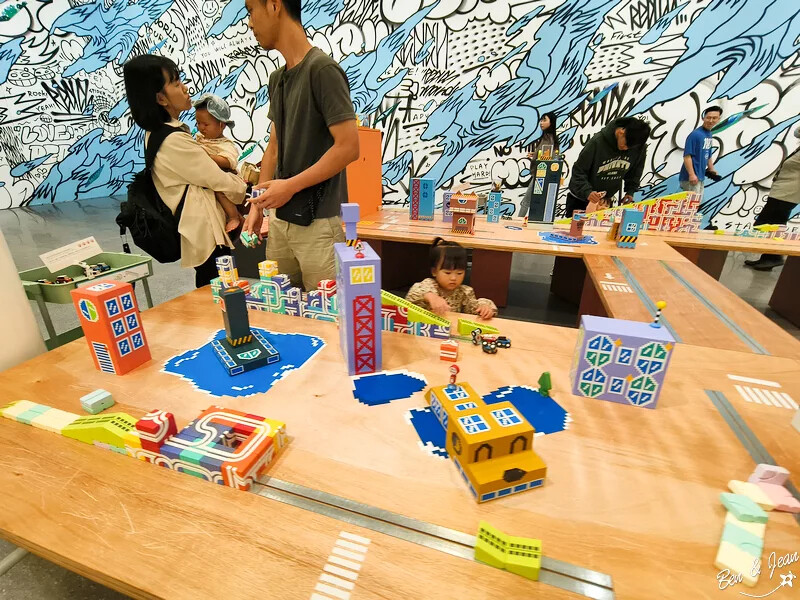 桃園市中壢區桃園市兒童美術館》全台最美的兒童美術館，以當代藝術為主題，純白色斜頂山丘好吸睛