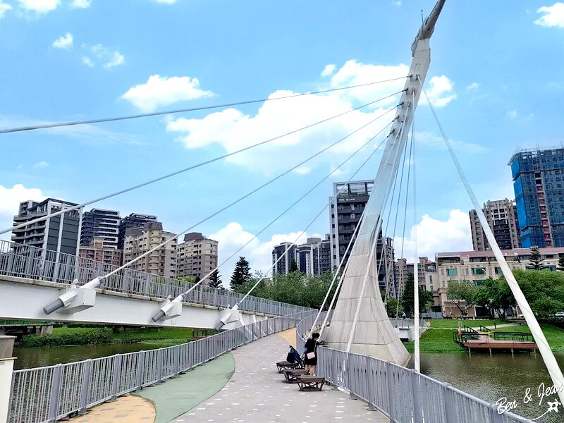 桃園市中壢區桃園市兒童美術館》全台最美的兒童美術館，以當代藝術為主題，純白色斜頂山丘好吸睛