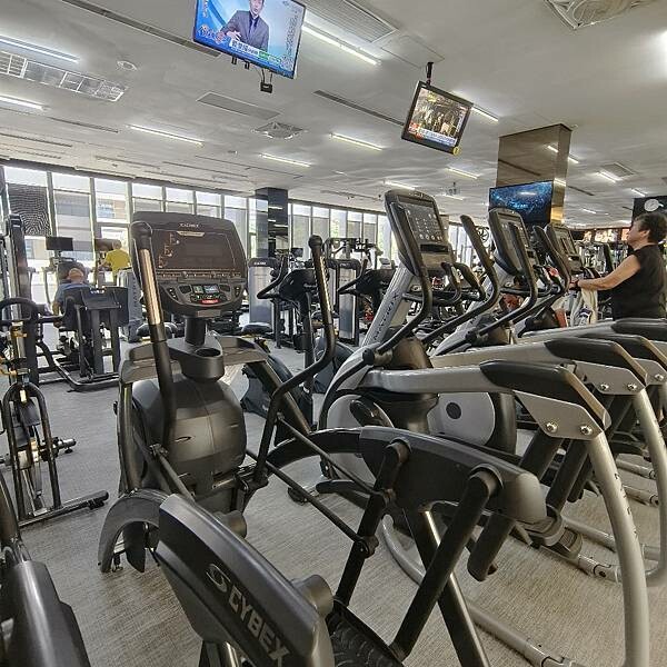 台中市中區(台中/西區)水舞生活會館-台中最舒適的渡假風格泳池俱樂部