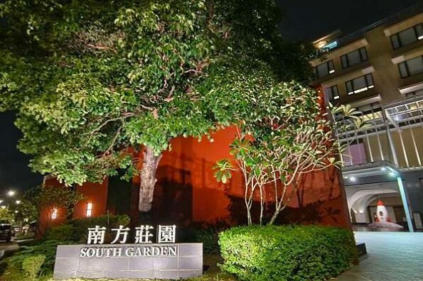 台中市中區(台中/西區)水舞生活會館-台中最舒適的渡假風格泳池俱樂部