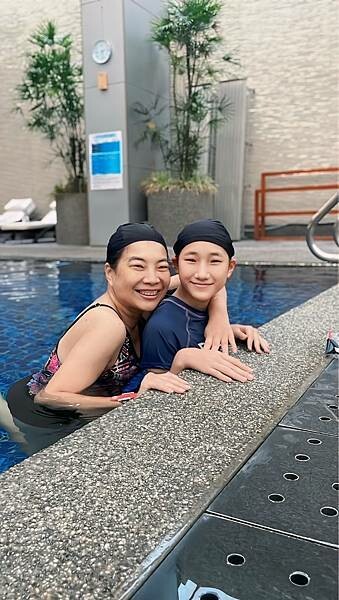 台中市中區(台中/西區)水舞生活會館-台中最舒適的渡假風格泳池俱樂部