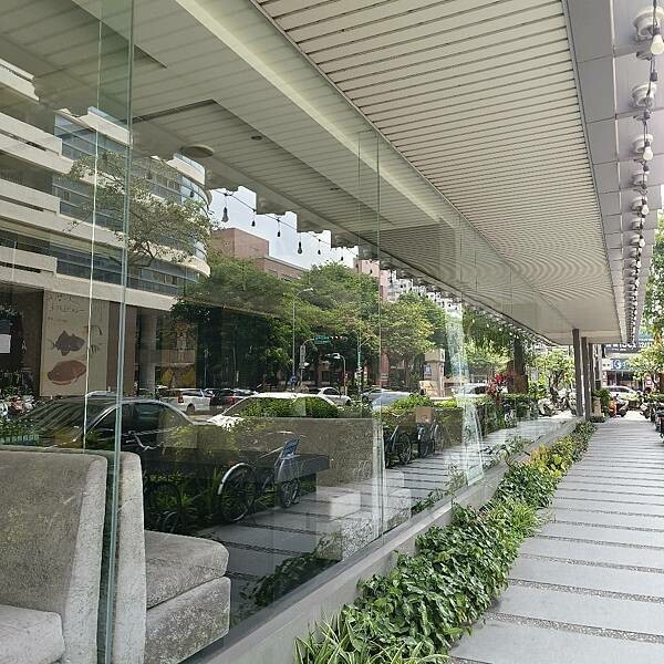 台中市中區(台中/西區)水舞生活會館-台中最舒適的渡假風格泳池俱樂部