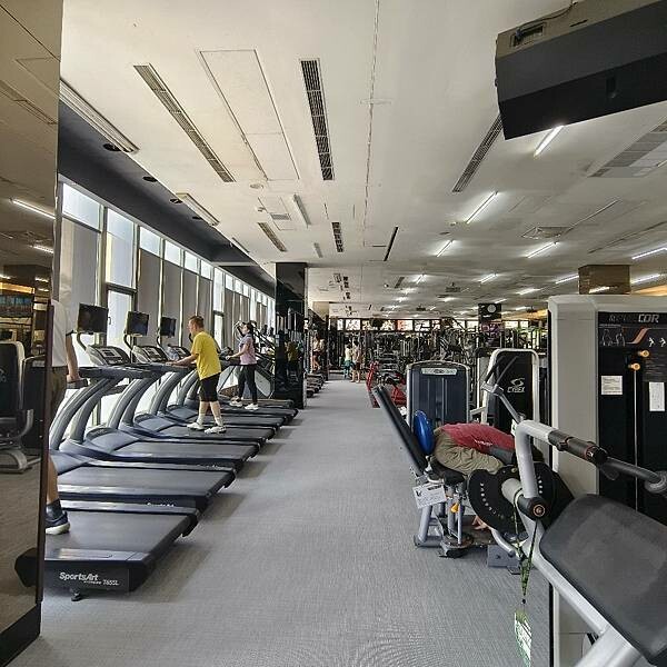 台中市中區(台中/西區)水舞生活會館-台中最舒適的渡假風格泳池俱樂部