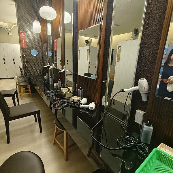 台中市中區(台中/西區)水舞生活會館-台中最舒適的渡假風格泳池俱樂部