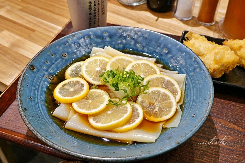 日本【東京】池袋｜ひもかわ桐生，夏日必吃清爽檸檬烏龍冷麵，獨特滑溜寬烏冬麵