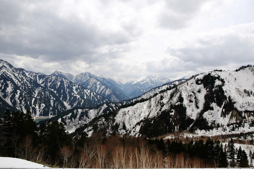 立生黑部真是人生必去一次的地方，雪牆絕景、沿途連綿不絶的壯麗
