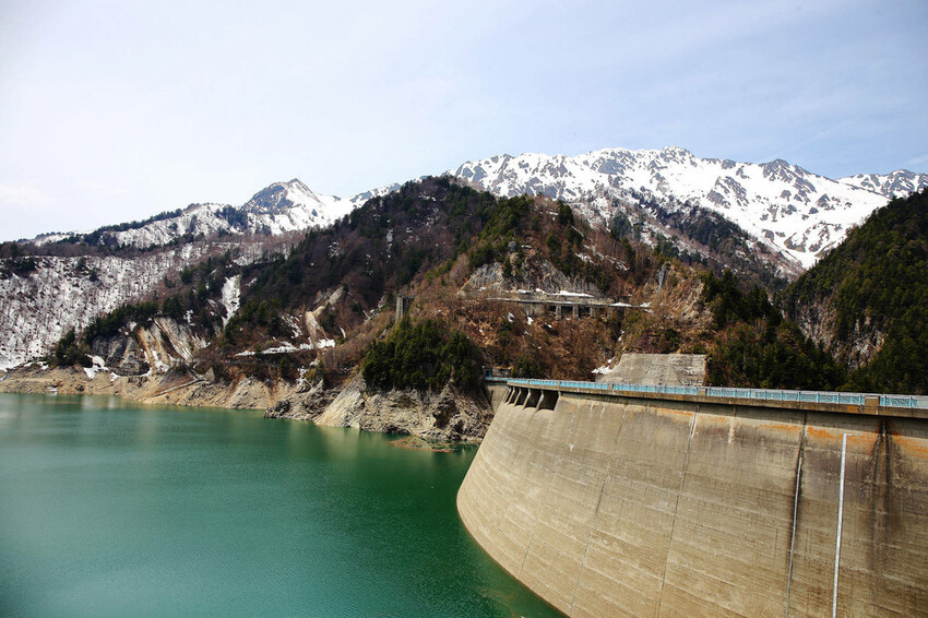 立生黑部真是人生必去一次的地方，雪牆絕景、沿途連綿不絶的壯麗