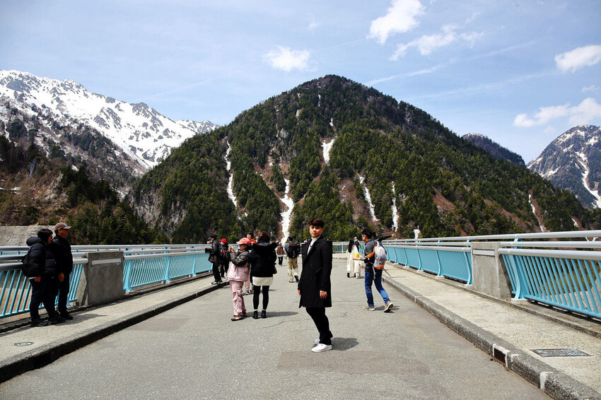 立生黑部真是人生必去一次的地方，雪牆絕景、沿途連綿不絶的壯麗