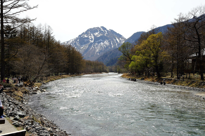 神的故鄉「上高地」,境內有大正池、田代池、河童橋、明神池等,