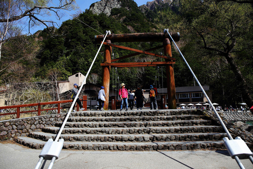 神的故鄉「上高地」,境內有大正池、田代池、河童橋、明神池等,