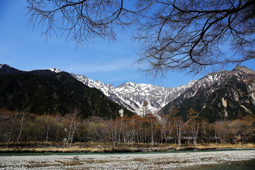 神的故鄉「上高地」,境內有大正池、田代池、河童橋、明神池等,