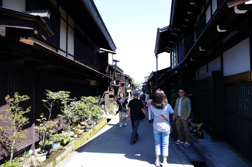 飛驒高山老街上三之町散策，高山老街散策與飛驒牛美食半日遊，老