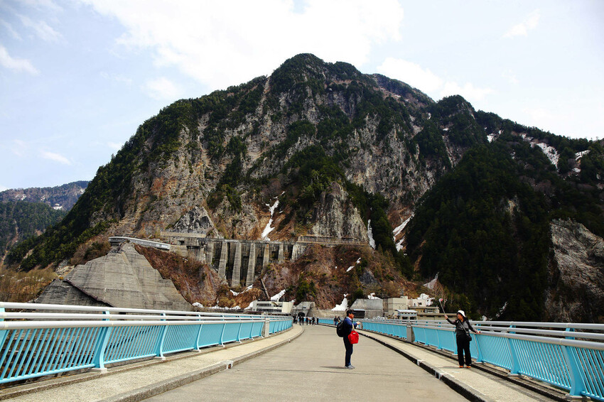 立生黑部真是人生必去一次的地方，雪牆絕景、沿途連綿不絶的壯麗