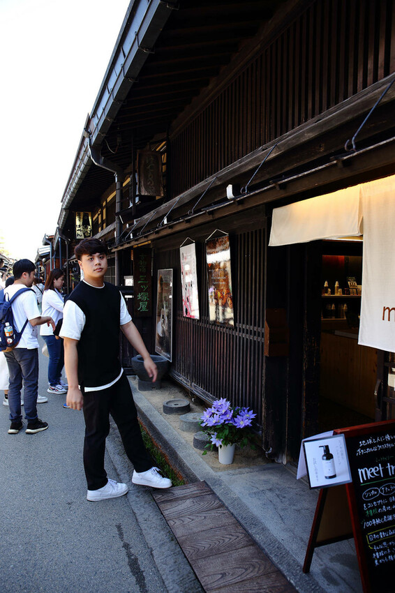 飛驒高山老街上三之町散策，高山老街散策與飛驒牛美食半日遊，老