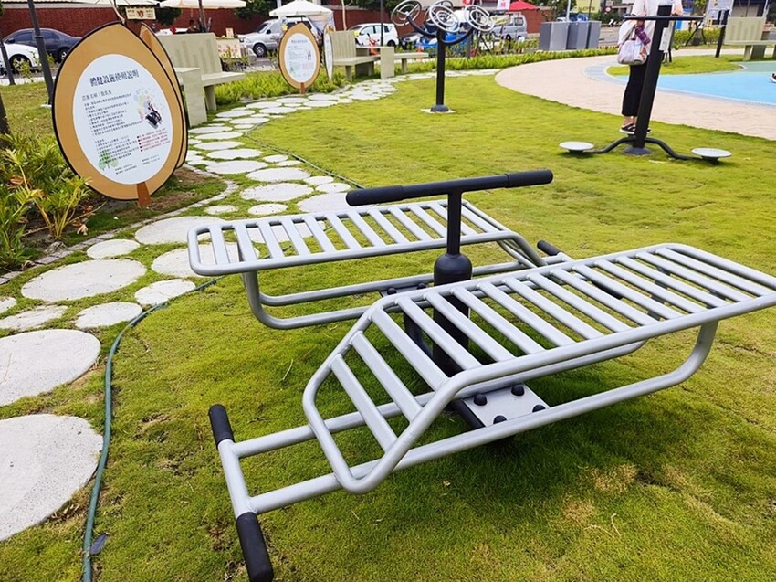 彰化縣員林市彰化特色公園｜員林三和公園 員林共融式公園  3層樓高塔溜滑梯 首座四合一公園