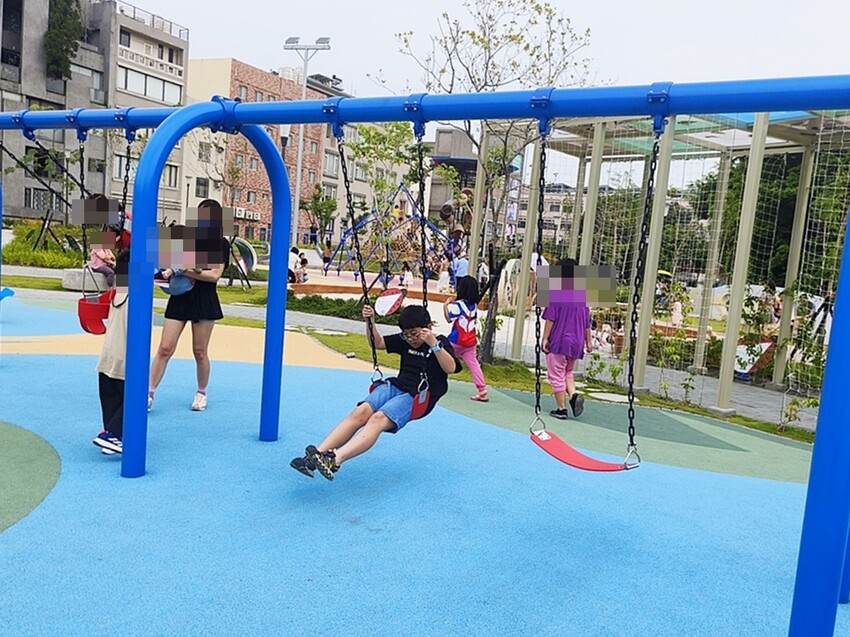 彰化縣員林市彰化特色公園｜員林三和公園 員林共融式公園  3層樓高塔溜滑梯 首座四合一公園