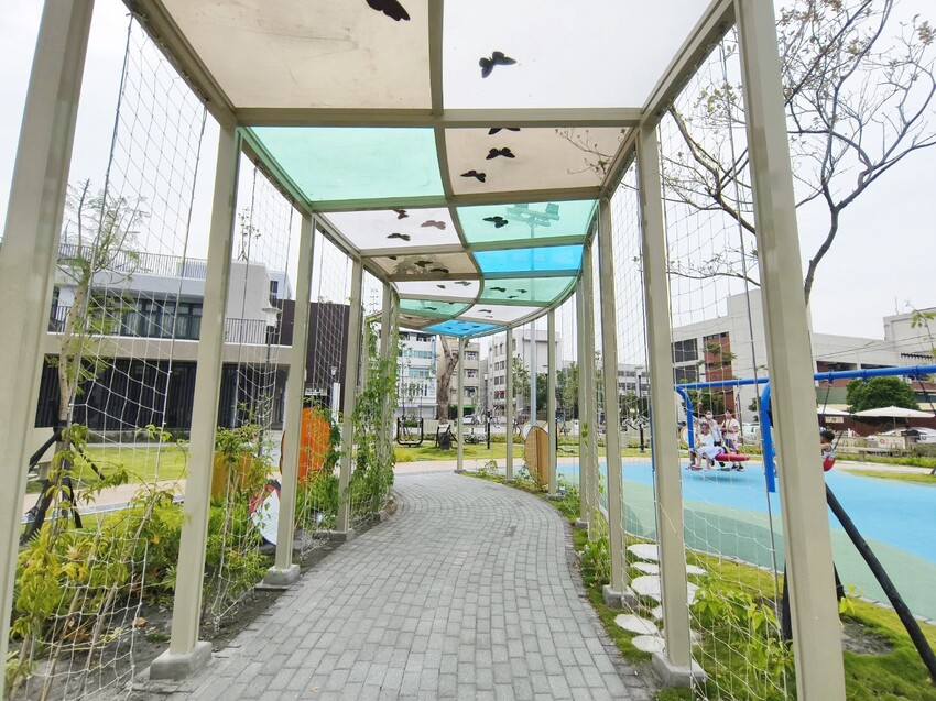 彰化縣員林市彰化特色公園｜員林三和公園 員林共融式公園  3層樓高塔溜滑梯 首座四合一公園