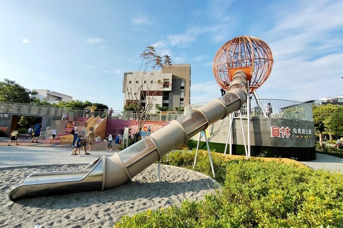 彰化縣員林市彰化特色公園｜員林三和公園 員林共融式公園  3層樓高塔溜滑梯 首座四合一公園