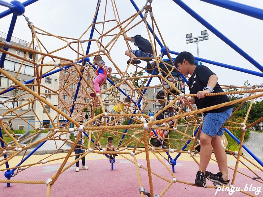 彰化縣員林市彰化特色公園｜員林三和公園 員林共融式公園  3層樓高塔溜滑梯 首座四合一公園
